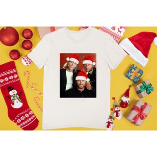 เสื้อยืดผ้าฝ้ายCOTTON เสื้อยืด พิมพ์ลาย The Bee Gees Member Merry Christmas ไซซ์ S-4Xl Gifl Nl730S-5XL