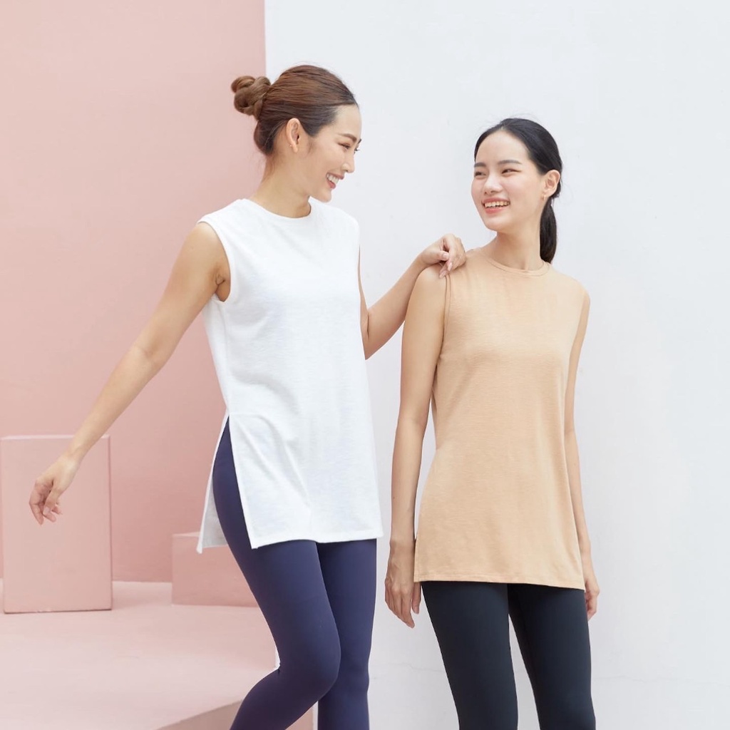 PENNY | Avery Tank เสื้อออกกำลังกาย เสื้อแขนกุดใส่โยคะ ทรงยาวปิดสะโพก แขนไม่เว้า ผ่าข้างเคลื่อนไหวได้คล่องตัว ปกปิดดี