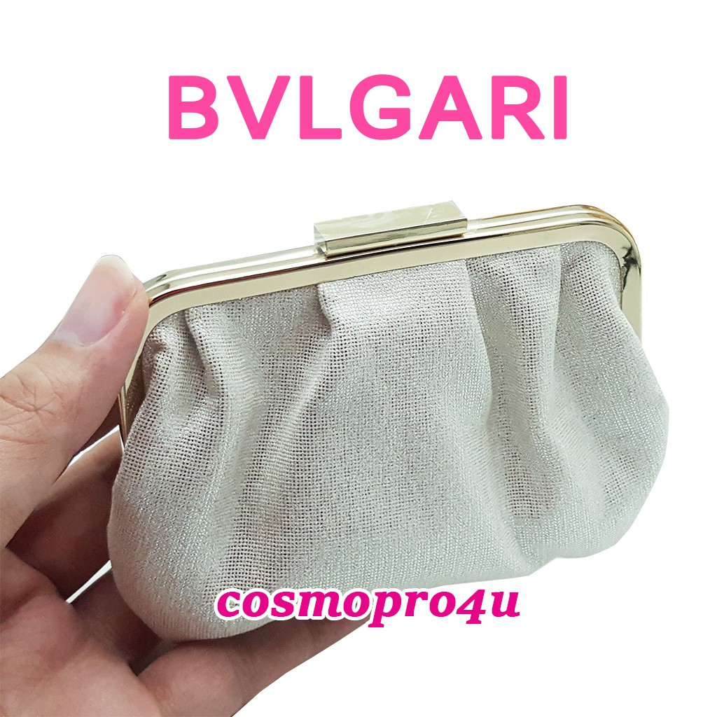 กระเป๋า BVLGARI OMNIA บูการี่สวยหรู สีครีมเบจมีประกาย 3x5นิ้ว ปากกระเป๋ามีขอบสีทอง ที่เปิดปิดเป็นโลหะสีทองตอกชื่อแบรนด์