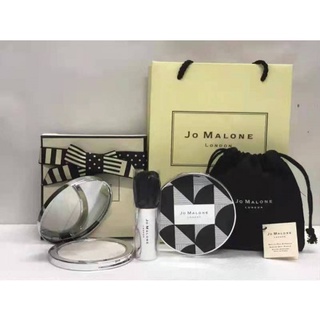 Jo Malone English Pear &amp; Freesia Scented Body Powder Mirror + Kabuki Brush Setงานสวยมีกล่องตามภาพค่ะ Jo Malone London -