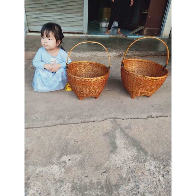 ตะกร้าไม้ไผ่สานรุ่นใหญ่ ทาแสลคกันปลวกมอดอย่างดี ภูมิปัญญาชาวบ้าน - รูปที่ 2