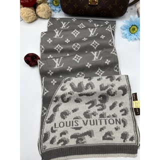 Vintage Louis Vuitton scarf monogram with label made in Paris. Genuine wool, cashmere.27*192cm.  โมโนแกรมผ้าพันคอ