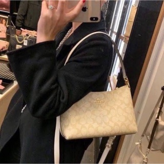 COACH LEWIS SHOULDER BAG IN SIGNATURE CANVAS (COACH F85696)รูปถ่ายจากลูกค้าจริงสอบถามก่อนทำการสั่งซื้อคะ