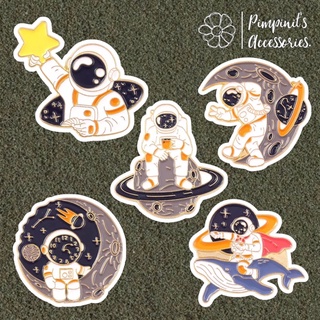 ʕ •ᴥ•ʔ ✿ พร้อมส่ง : เข็มกลัดเซ็ทการ์ตูนนักบินอวกาศ | Cartoon Astronaut Enamel Brooch Pin Set.