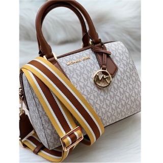 Michael Kors หมอน 9นิ้ว สายผ้าสะพายข้าง ลาย MK Signature สวยเท่ห์มาก มีน้ำตาล, ครีมจ้า