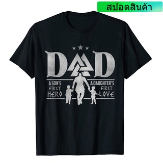 แขนสั้นcrew neckขายดี เสื้อยืดลําลอง แขนสั้น คอกลม พิมพ์ลาย Viking Dad A Sons First Hero A Daughters First Love ทรงสลิ