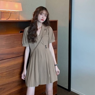 🍑 Basic belt dress ชุดเดรสสั้น สีน้ำตาล เเต่งปลายจีบ เนื้อผ้าชีฟองผสมโพลีเอสเตอร์ 🌈