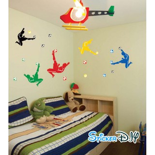 Transparent wall sticker สติ๊กเกอร์ติดผนัง สีสันนักฟุตบอล (กว้าง140cm.xสูง80cm.)