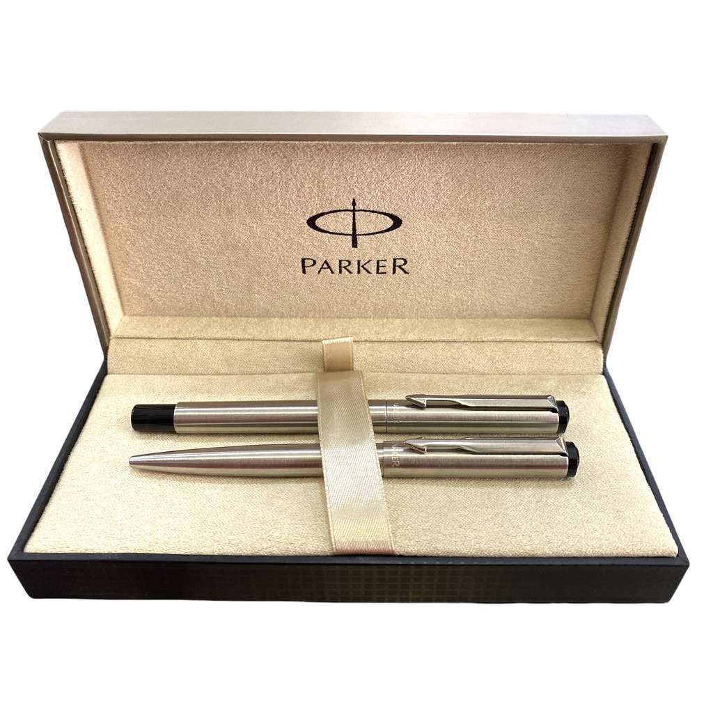 เช็ตคู่ปากกา Parker แบบโรลเลอร์บอล และ แบบลูกลื่น (พร้อมกล่อง)