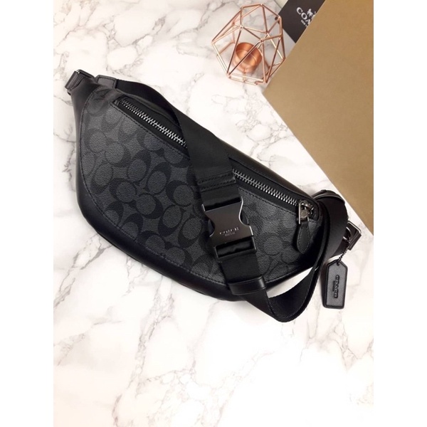 แท้100 % Coach  F78777 กระเป๋าหน้าอกชาย หนังแฟชั่น กระเป๋าคาดอก