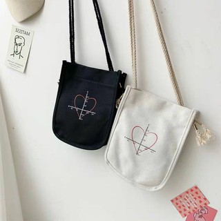 ส่งฟรี! กระเป๋าสะพาย XY Heart Bag