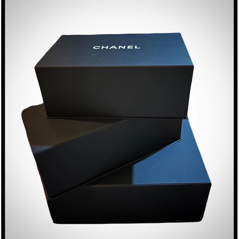 กล่องแม่เหล็กชาแนลแท้ chanel ใส่7” 8” 12” chanel 19 size 26-30 gst Chanel 22