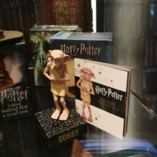 Harry potter talking dobby and collectible book มินิทอย แฮร์รี่พอตเตอร์ ด็อบบี้ มีเสียงได้ *กล่องมีตำหนิ*