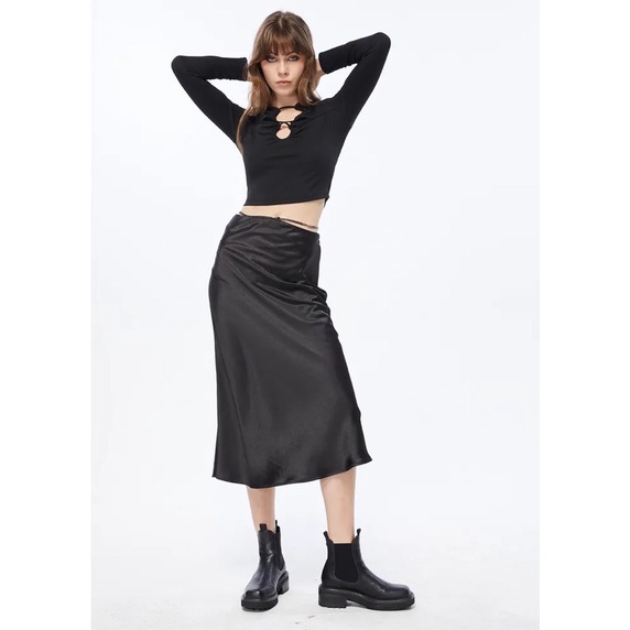 cps Chaps : SATIN MIDI SKIRT กระโปรงซาติน