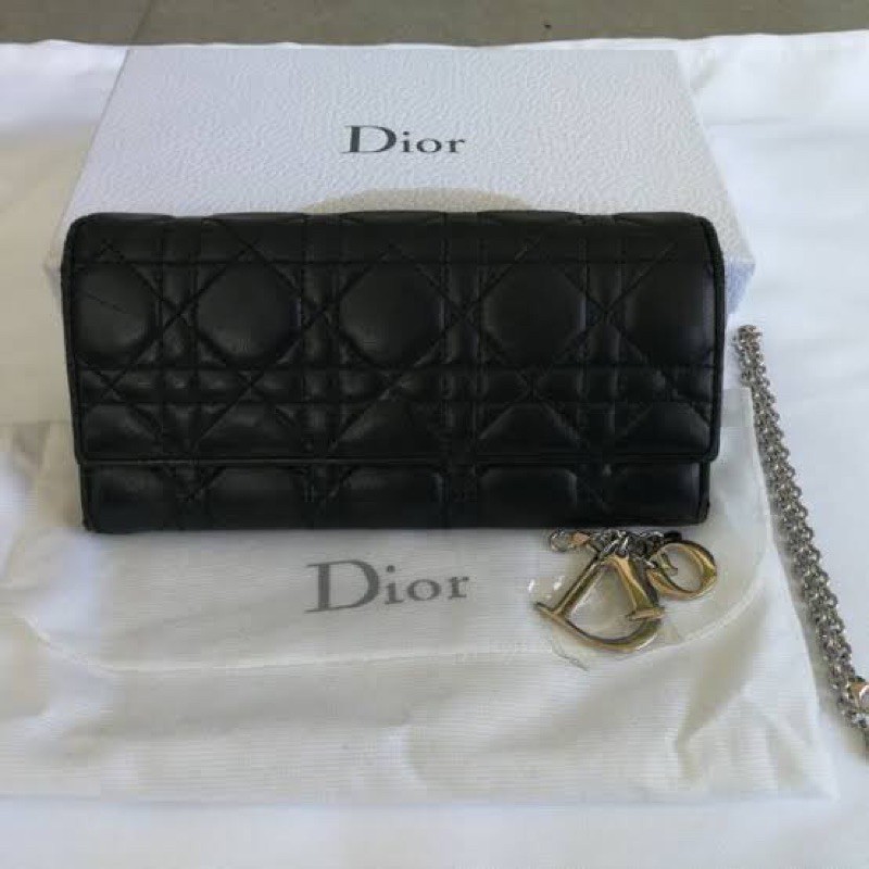 กระเป๋า Dior ของแท้ 100% ซื้อมาเก็บ ใช้ไปแค่ครั้งเดียวค่ะ