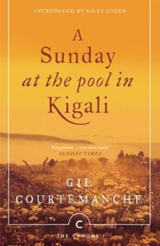 A Sunday At The Pool In Kigali by Gil Courtemanche (ฉบับสหราชอาณาจักรปกอ่อน)
