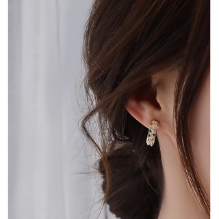 Gorgeous Earring! ต่างหูสีทองสุดหรู ใส่แล้วดูผู้ดี สุขุม ใส่ออกงานก็ได้ค่ะ งานเนี๊ยบมากๆค่ะ