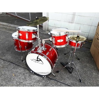 กลองชุดเด็ก 5 ใบ Triplesix Lunar PERCUSSION รุ่น E-600D  สีแดงเมทัลลิค ครมชุด พร้อมไฮแฮท ขาไฮแฮท ฉาบพร้อมขาตั้ง แถมไม้ตี