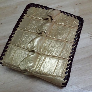 walle crocodile lacing gold color กระเป๋าสตางค์จระเข้แท้สีทอง