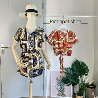 เซต2ชิ้น เสื้อคอวีผูกหน้า มีกระดุม 3 เม็ดแกะได้ น่ารักใสๆ มาคู่กับกางเกงขาสั้นเอวสม็อคเข้าคู่กัน