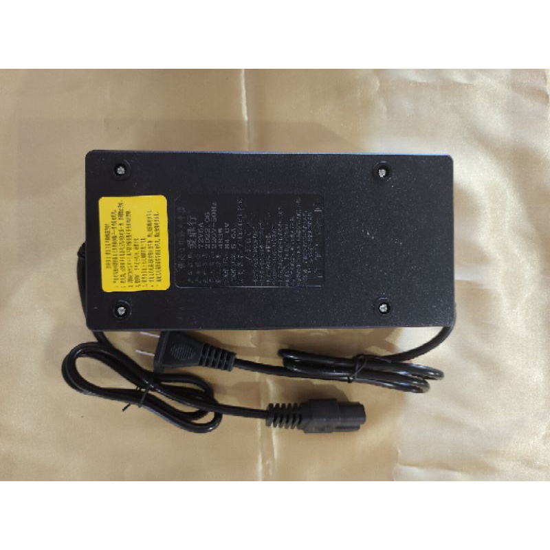 สายชาร์จแบตเตอรี่ลิเธียม 72v5ah ไฟออก84v