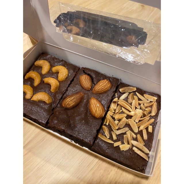 Fudge brownies บราวนี่ เนื้อหนึบเข้มข้น หวานน้อย
