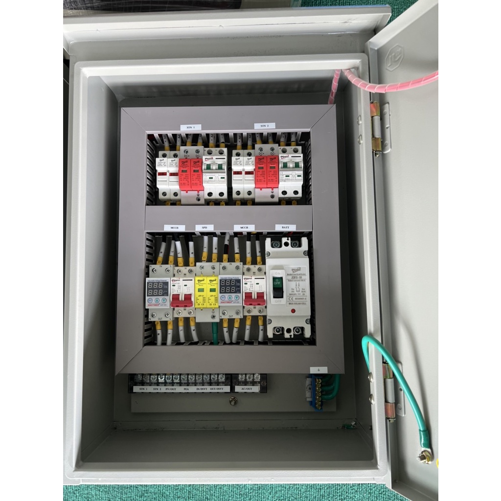 ตู้คอมบายเนอร์ Off grid/Hybrid solar combiner  AC/DC  2string สำหรับระบบออฟกริดไฮบริด 3.5kw-5kw.