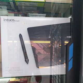 Wacom intuos 5 touch professional pen tablet(PTH-450/KO-C)