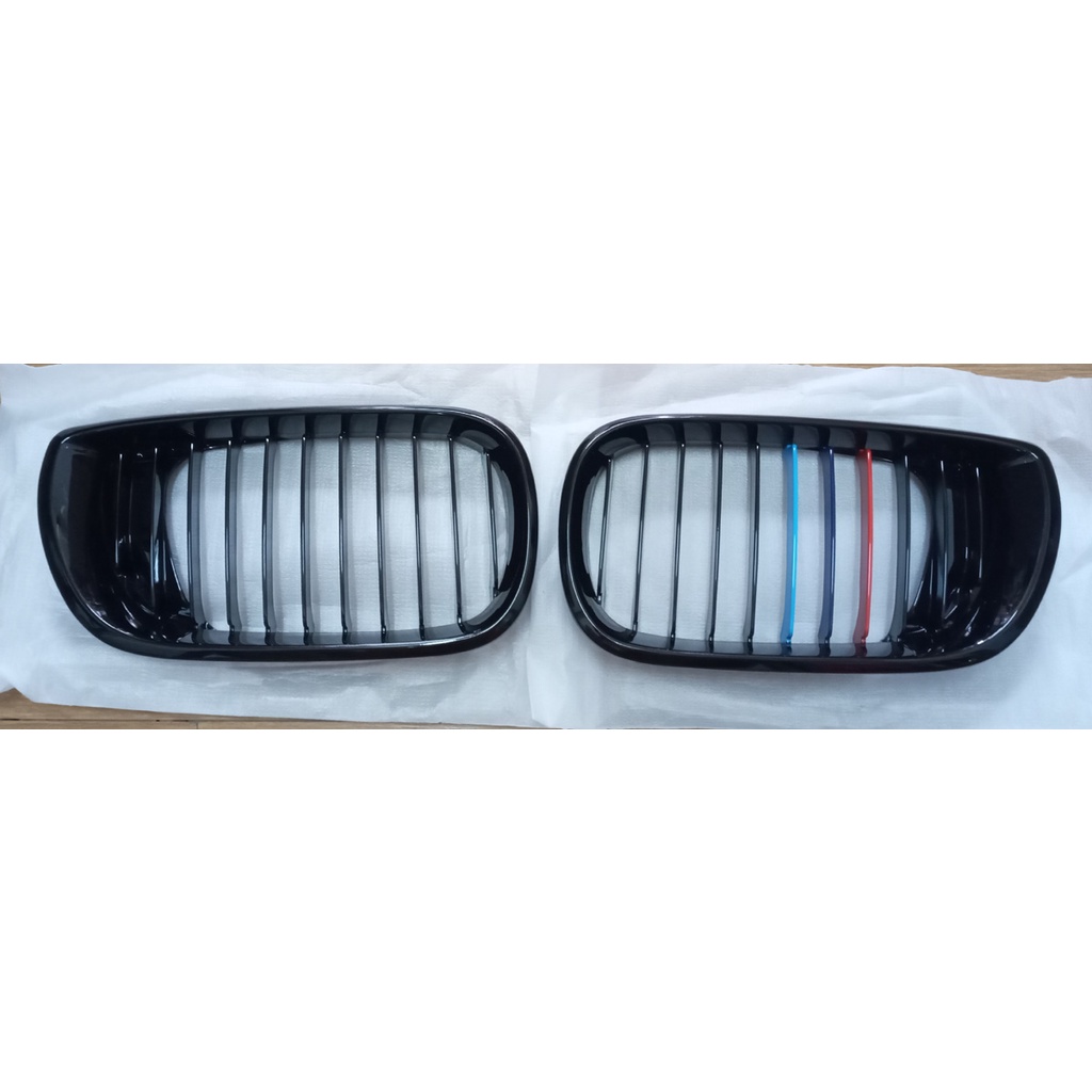 กระจังหน้าแต่ง BMW E46 ตายก (รถ 4 ประตู)