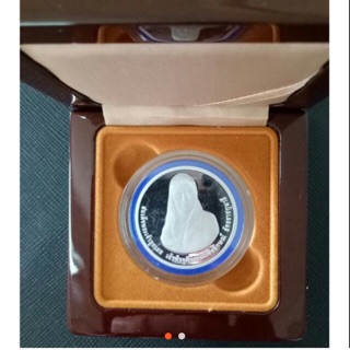 เหรียญเงินขัดเงา ฟ้าหญิงจุฬาภรณ์ฯ รวมกล่องไม้อย่างดี 2599 บาท