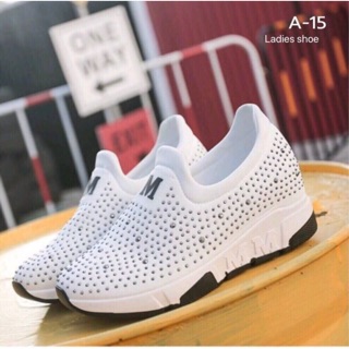 หนาวแล้วผ้าใบต้องมาค่า พร้อมส่งรองเท้าผ้าแฟชั่นแบบสวมslip on วัสดุpuเสริมสูง2นิ้วแต่งหมุดเงินพร้อมป้ายMสุดชิค