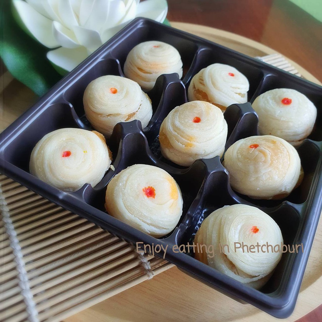 ขนมเปี๊ยะไส้ถั่วไข่เค็มอบควันเทียน ขนมเปี๊ยะท่าย์น้ำ อิสลามทานได้ เจทานได้(เฉพาะบางไส้) เปี๊ยะท่าย์น้ำ