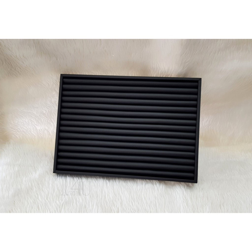 ถาดฟูกแหวน โครงไม้ หุ้มหนัง PU ทั้งใบ ขนาด 10x14x1 นิ้ว สีดำ