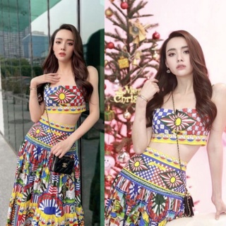 เซ็ตเสื้อครอปสายเดี่ยว มาคู่กับกระโปรงเอวสูงลายกราฟฟิกกระโปรงบาน