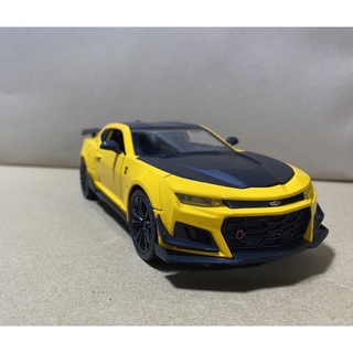 โมเดลรถเหล็ก chevrolet camaro สเกล1:24 มีเสียงและมีไฟ รายละเอียดสวยทั้งภายนอกและภายในเป็นงานโมเดลแบบตั้งโชว์