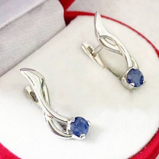 P6435 ต่างหูพลอยไพลินแท้  ( Blue sapphire ) แบบอิงลิชล็อค ตัวเรือนเงินแท้ 925 ชุบทองคำขาว