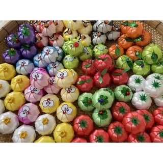 เหรียญโปรยทาน หลายแบบ คละสี ( ตัวเปล่าไม่ได้ใส่เหรียญ ) 50 - 100 ชิ้น