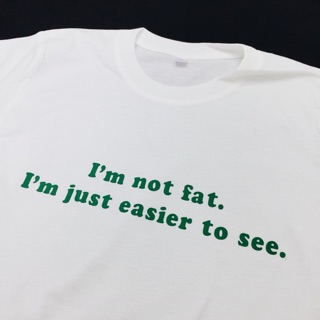 เสื้อยืด l’m not fat l’m just easier to see