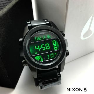 Nixon watch
งานมิลเล่อร์ พร้อมกล่อง บอกอุณหภูมิ