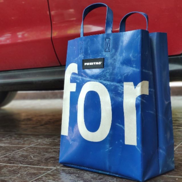 กระเป๋า Freitag รุ่น F52 MIAMI VICE ผ้าสีน้ำเงิน สกรีน "for" มือ 1 แท็คห้อย