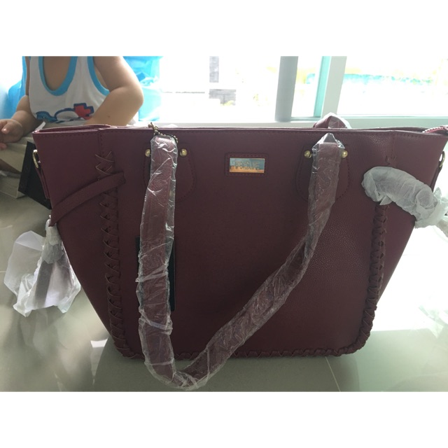 กระเป๋า FOF