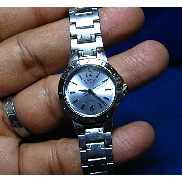 Casio Quartz นาฬิกาข้อมือผู้หญิง สายสแตนเลส รุ่น LTP-1177 มือสอง