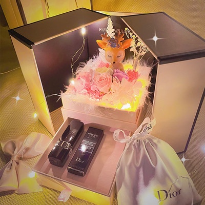 กล่องของขวัญวันเกิด dior / dior ลิปสติก 999