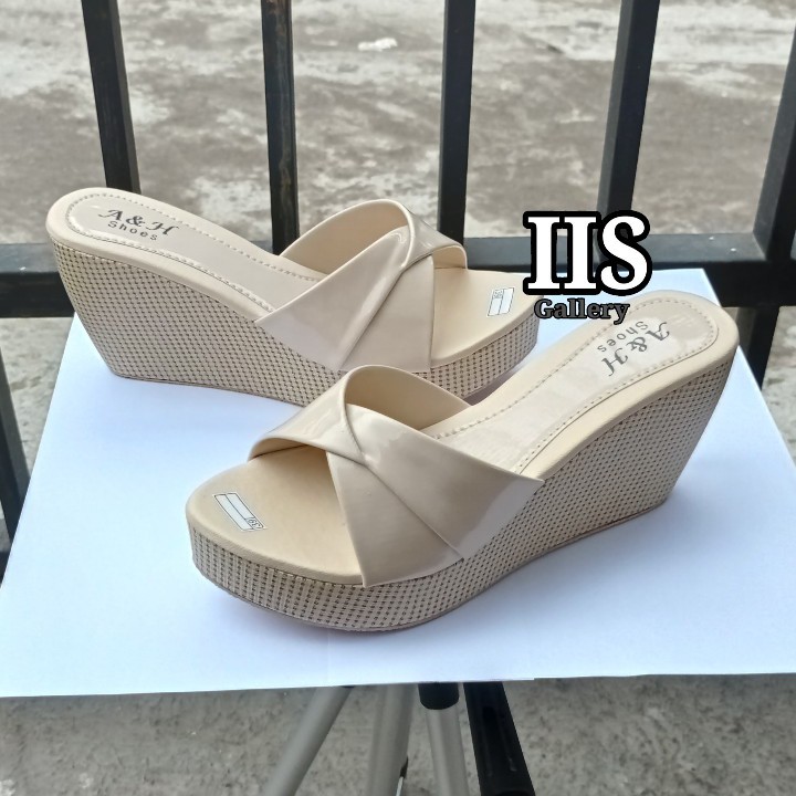 รองเท้าส้นเตารีด รองเท้าผู้หญิง  สูง12cm size34-39