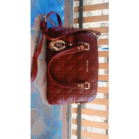 กระเป๋าแฟชั่นแบรนด์ Thames