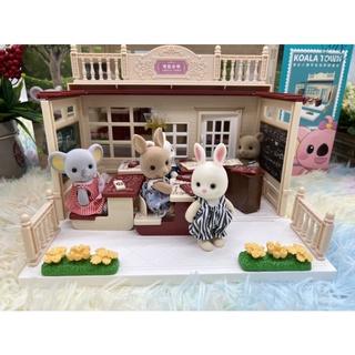 🌈ของเล่นเด็ก กระต่ายซิลวาเนี่ยน บ้านกระต่าย Slynvanian Koala Town ชุด โรงเรียนของหนู no.GBFDE6717