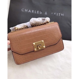 charles&amp;keith หน้าล็อก หนังจรเข้ งานแท้outlet100% สินค้าพร้อมส่ง