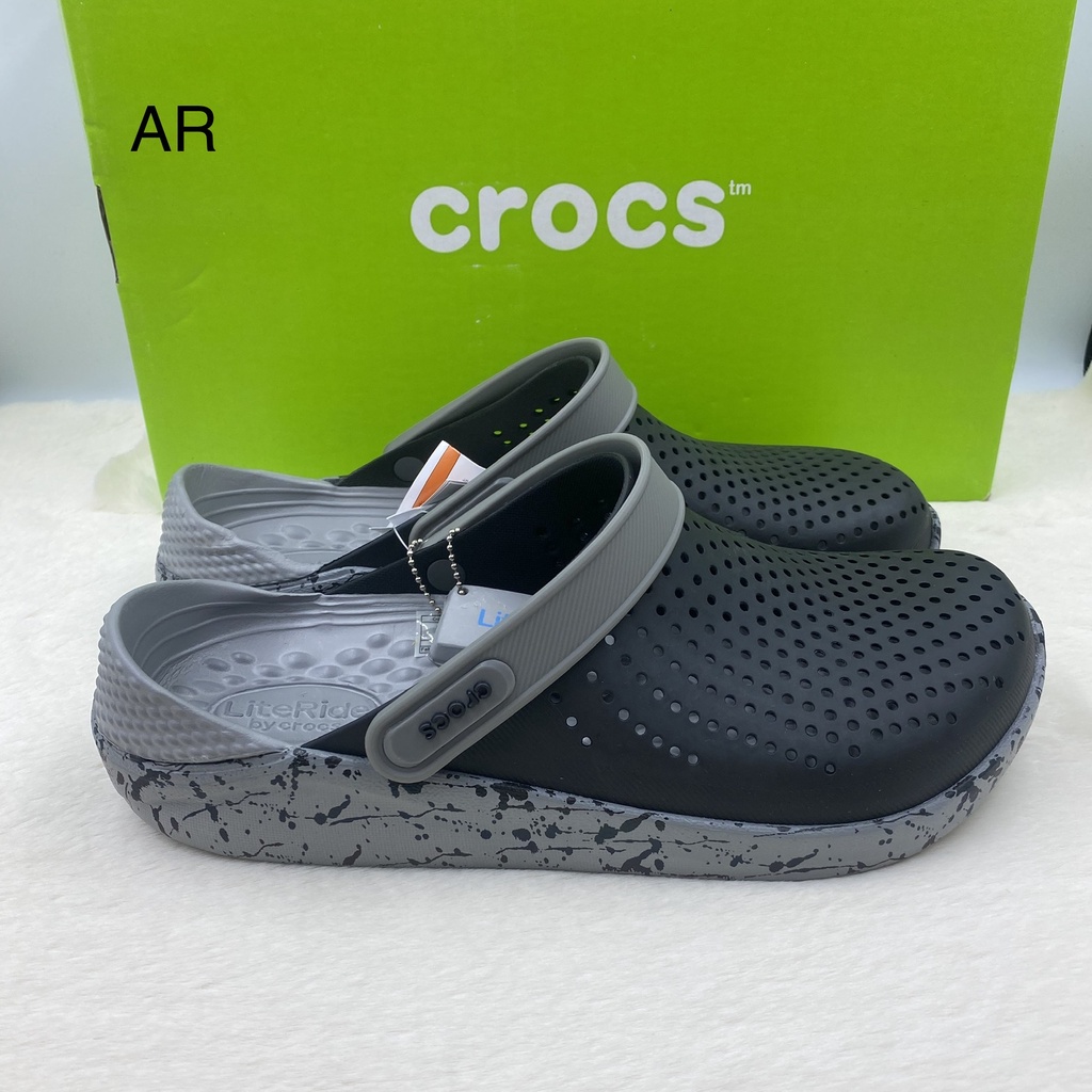 รองเท้าcrocsของผู้ชาย ลายมาใหม่ งานสวย ราคาไม่แพง เบานุ่มใส่สบาย งานสวยทุกสี