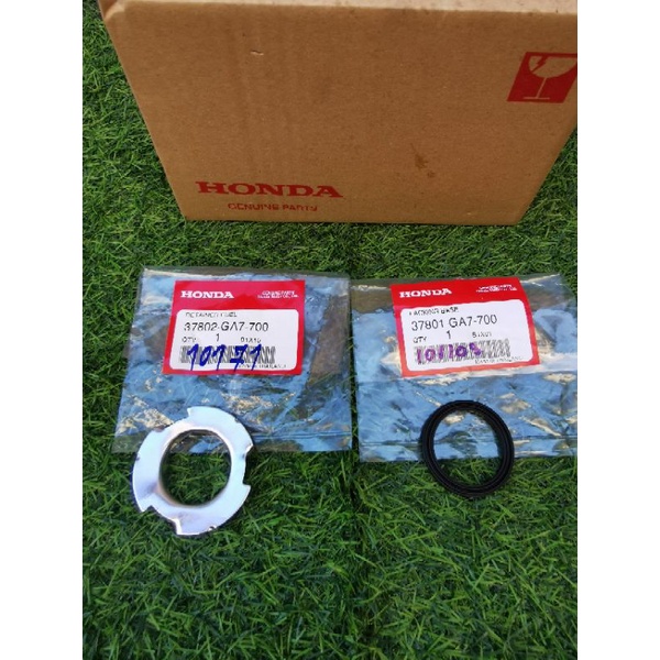 ตัวล๊อกเกร์น้ำมันที่ถังน้ำมัน+โอริง​ เวฟ125S R แท้ศูนย์Honda.ได้​2​ชิ้น​ 37802-GA7-700  37801-GA7-70