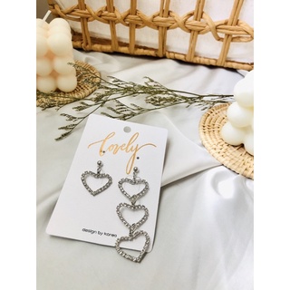 Triple heart silver ต่างหูหัวใจประดับเพชรสีเงิน